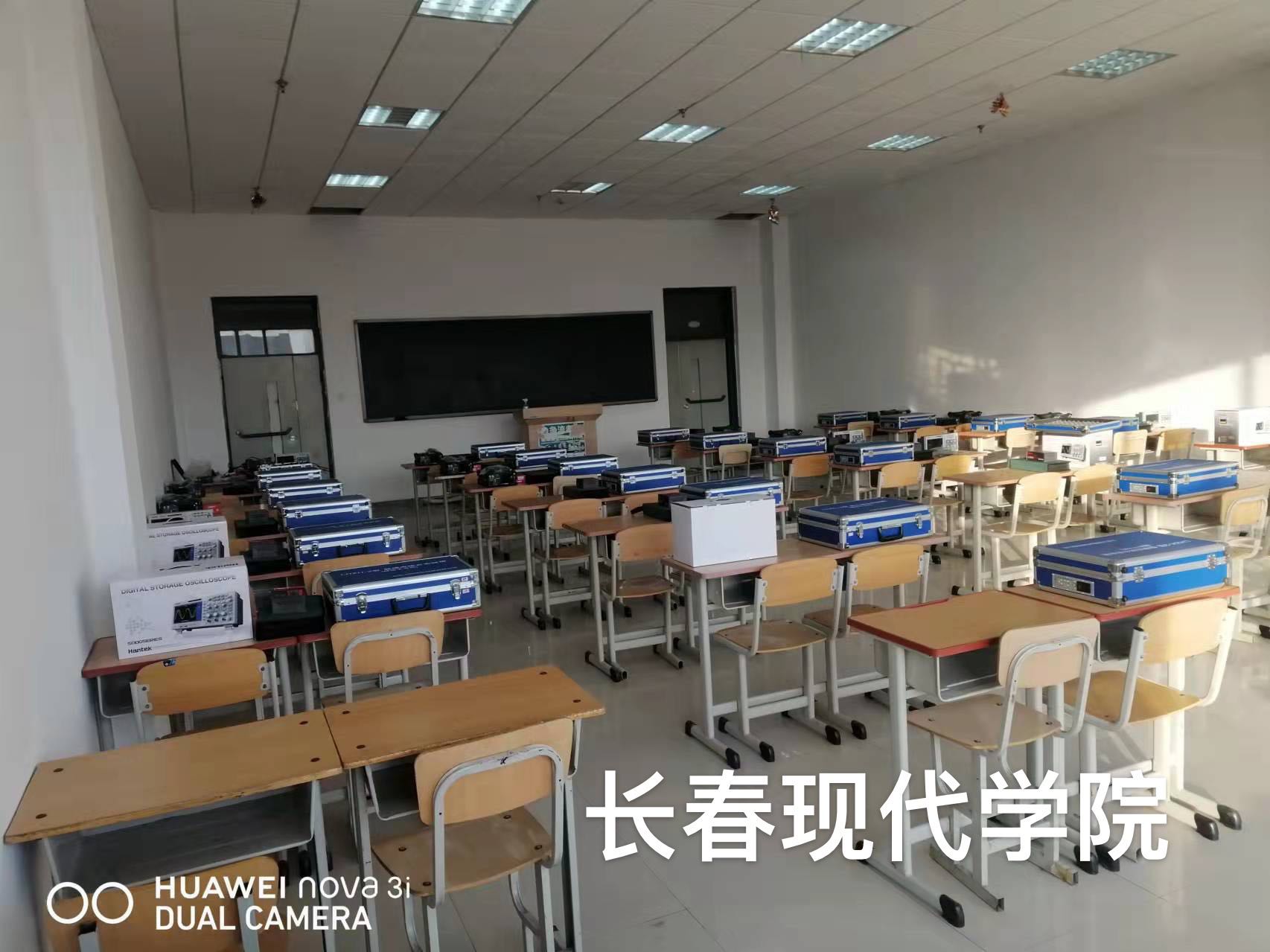 長春現(xiàn)代職業(yè)技術(shù)學(xué)院微電子方向?qū)嵱?xùn)室建設(shè)交付